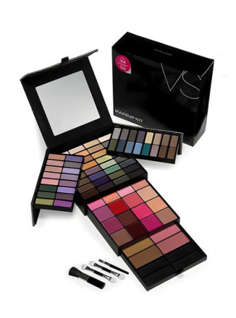 VS Makeup Mega Makeup Kit R$350,00